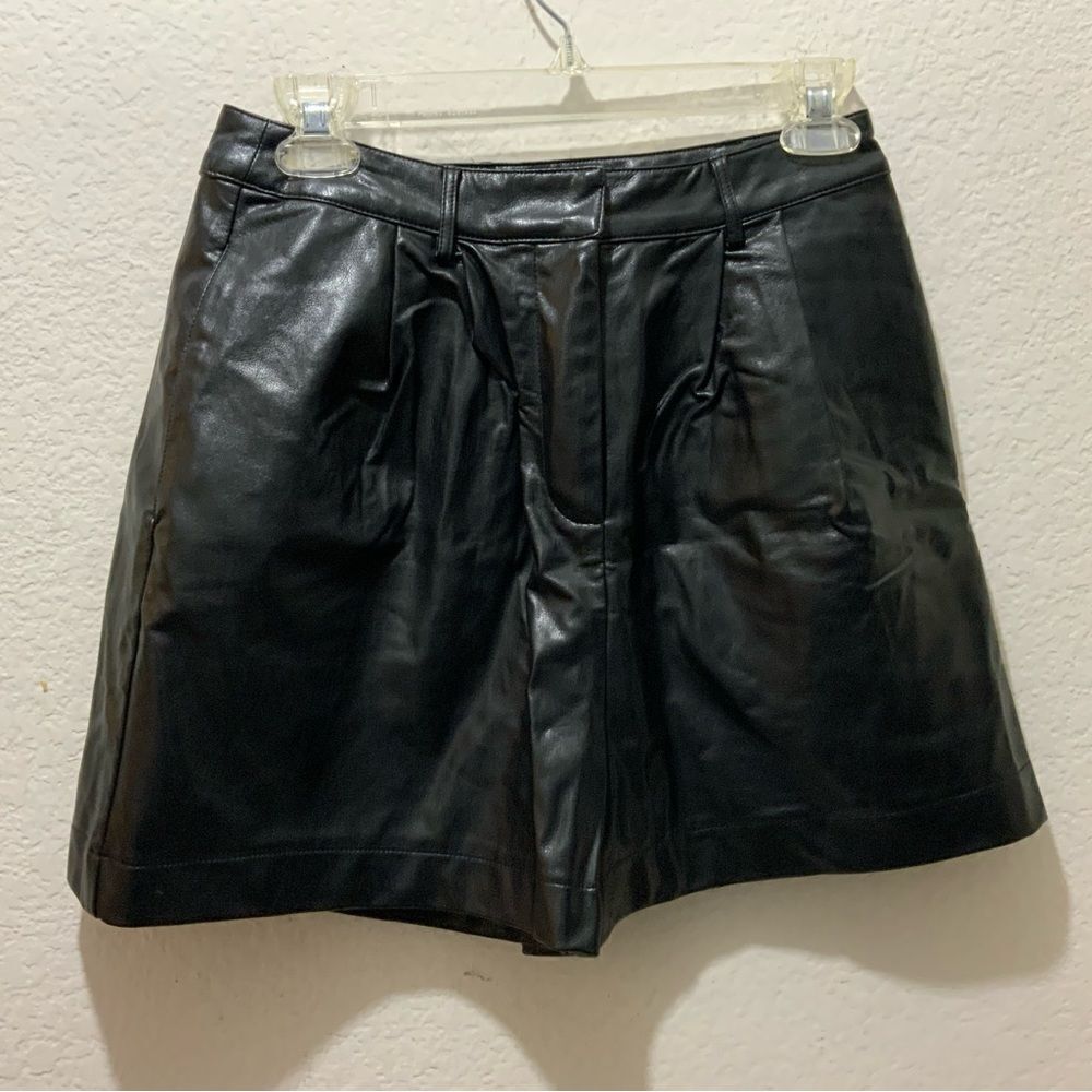 MoodieโBlack Faux Leather Shorts sizeโM